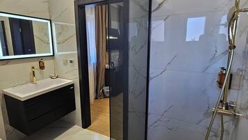 Regadera, tina de hidromasaje, amenidades de baño ecológicas