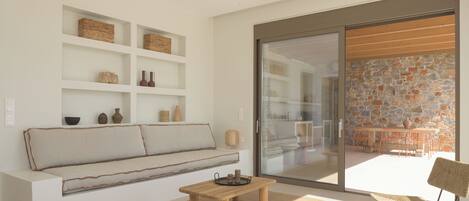 Smart TV, books, stereo