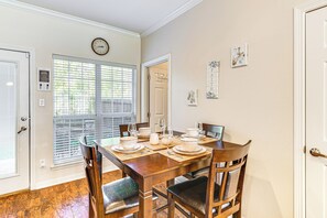 Apartment (2 Bedrooms) | Interior - 2 Mi to Texas A&m: Unit w/ Pool & Hot Tub Access (College Station)