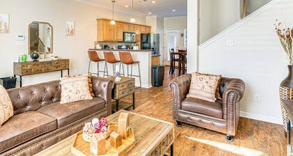 2 Mi to Texas A&m: Unit w/ Pool & Hot Tub Access