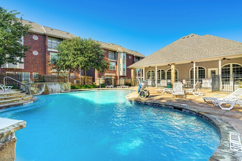 2 Mi to Texas A&m: Unit w/ Pool & Hot Tub Access