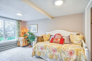 Interior - Walk to Columbia River: Mtn-view St Helens Haven (St. Helens)