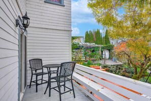 Interior - Walk to Columbia River: Mtn-view St Helens Haven (St. Helens)