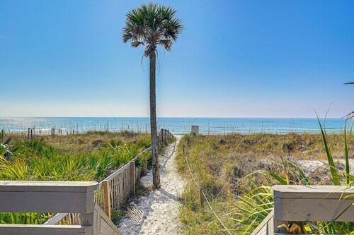 Walk to Beach: Condo w/ Balcony in Pcb!