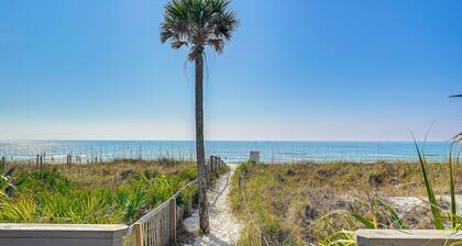 Walk to Beach: Condo w/ Balcony in Pcb!