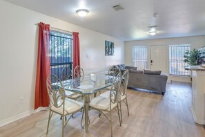 Apartment (4 Bedrooms) | Interior - 4 Mi to NRG Stadium: Spacious Houston Townhome! (Houston)