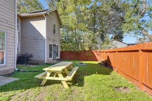 Apartment (4 Bedrooms) | Interior - 4 Mi to NRG Stadium: Spacious Houston Townhome! (Houston)