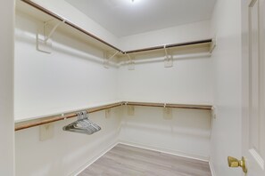 Apartment (4 Bedrooms) | Interior - 4 Mi to NRG Stadium: Spacious Houston Townhome! (Houston)