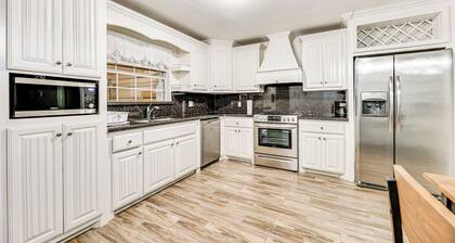 Convenient, Spacious & Peaceful: Home in Edinburg!