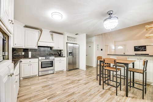 Convenient, Spacious & Peaceful: Home in Edinburg!