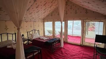 Quarto casal luxo (Premium Swiss Cottage) | Escrivaninha, Wi-Fi de cortesia