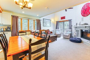 Apartment (3 Bedrooms) | Interior - Walk to Mt Snow: Cozy West Dover Condo (West Dover)