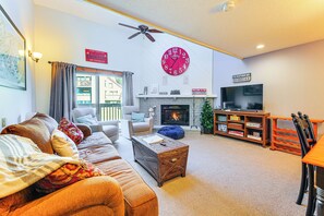 Apartment (3 Bedrooms) | Front of property - Walk to Mt Snow: Cozy West Dover Condo (West Dover)