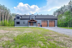 House (4 Bedrooms) | Front of property - Brantingham Home: ATV & Snowmobile Trails On-site! (Brantingham)