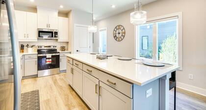 2 Mi to Duke University: Townhome in Durham!