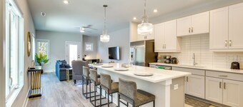 2 Mi to Duke University: Townhome in Durham!