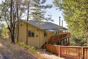 House (2 Bedrooms) | Interior - Ski, Hike & Fish: Mtn-view Gem w/ Deck in Tuolumne (Tuolumne)