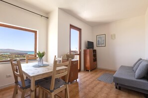 Comfort-huoneisto, merinäköala | Oleskelualue | Televisio