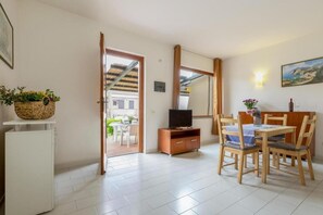 Basic Apartment, Garden View | Living area | TV - Moon Valley la pelosa  (Stintino)