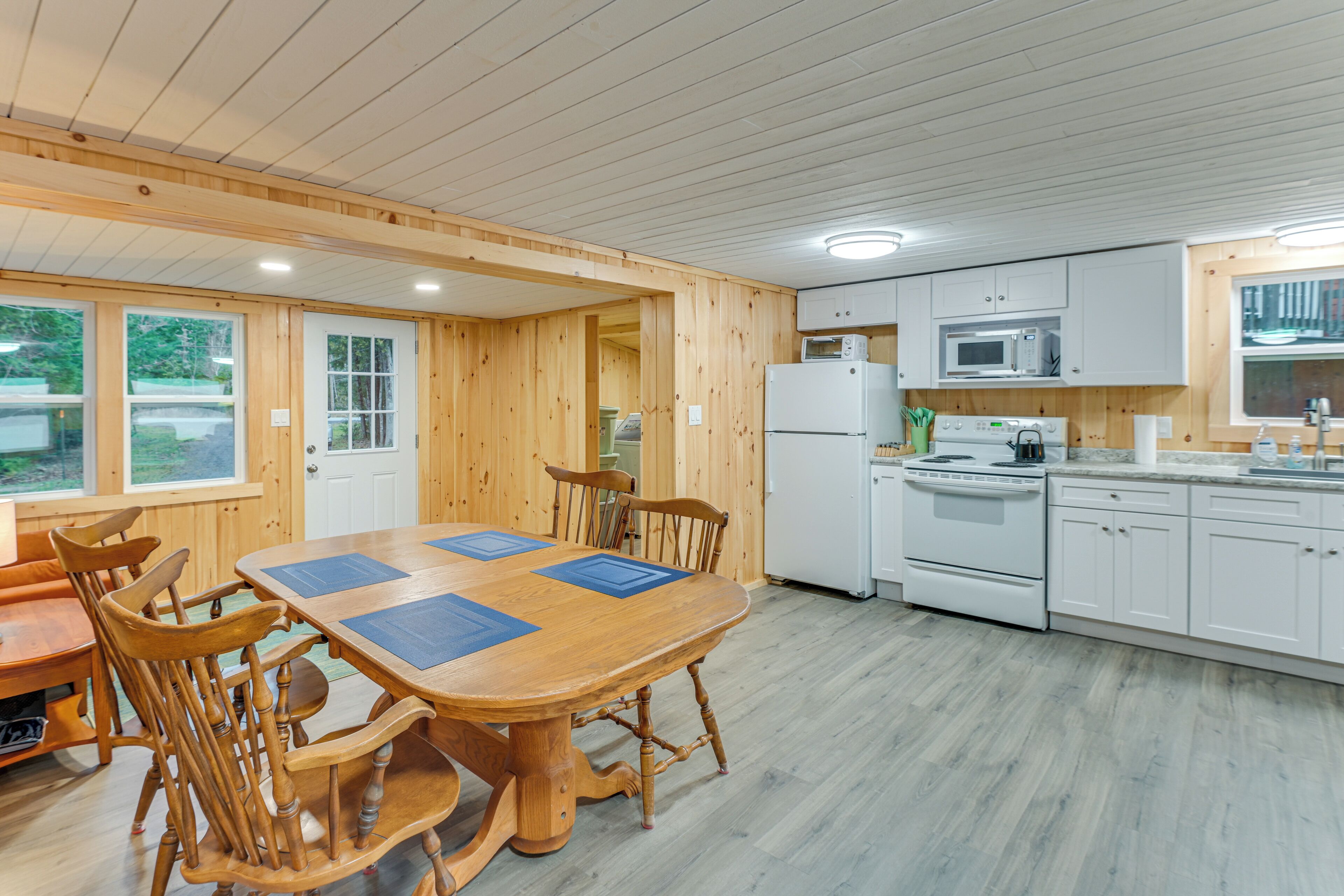 House (2 Bedrooms) | Interior