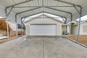 House (3 Bedrooms) | Interior - 11 Mi to Sand Hollow State Park: Home w/ Fire Pits (Hurricane)