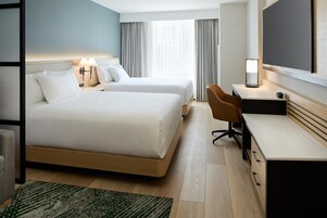 Ropa de cama hipoalergénica, caja fuerte, escritorio