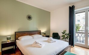 2 makuuhuonetta, työpöytä, silitysrauta/-lauta, ilmainen Wi-Fi