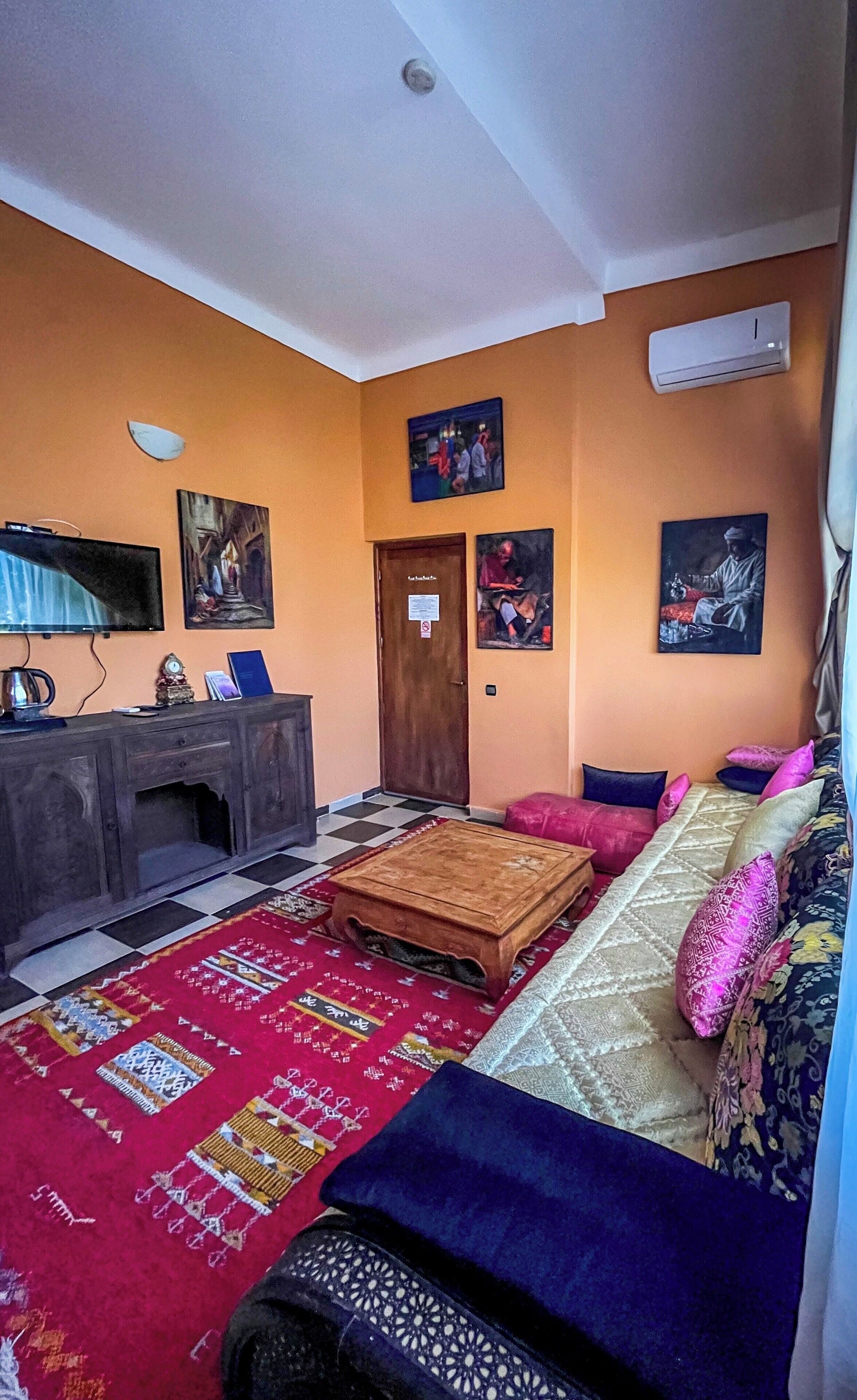 Comfort Double Room, Garden View | Living area