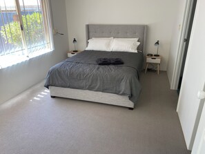 ファミリー ハウス ガーデンビュー | 4 室のベッドルーム、遮光カーテン、アイロン / アイロン台、WiFi (無料)