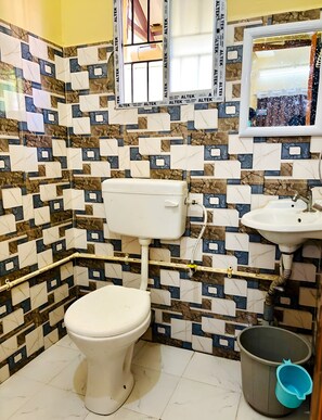 Deluxe Room | Bathroom - Capital Heritage Homestay (Guwahati)