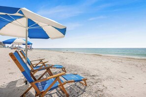 På stranden