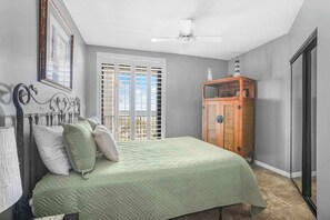 3 bedrooms, iron/ironing board, free WiFi, bed sheets - Pelican Pointe 301- Corner unit, 3rd floor, Gulf-front. (Orange Beach)