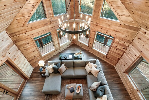 Smart-TV, Kamin, Tischfußball, Tischtennisplatte