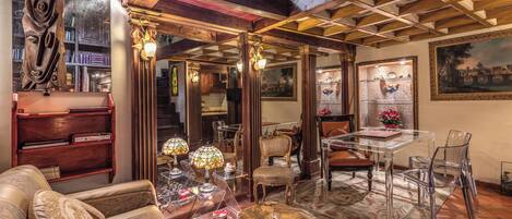 Una Smart TV, libros