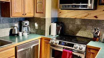 Fridge, stovetop, dishwasher