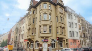 A corner building with a distinctive architectural style, featuring multiple windows and a prominent corner turret. - 7Seas Apartment Luxus-Altbau (Saarbrücken)