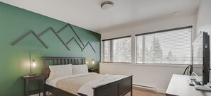 4 bedrooms, desk, iron/ironing board, WiFi