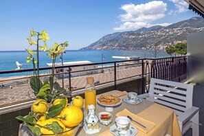 Deluxe Apartment, 1 Bedroom, Balcony, Sea View | Pemandangan balkoni