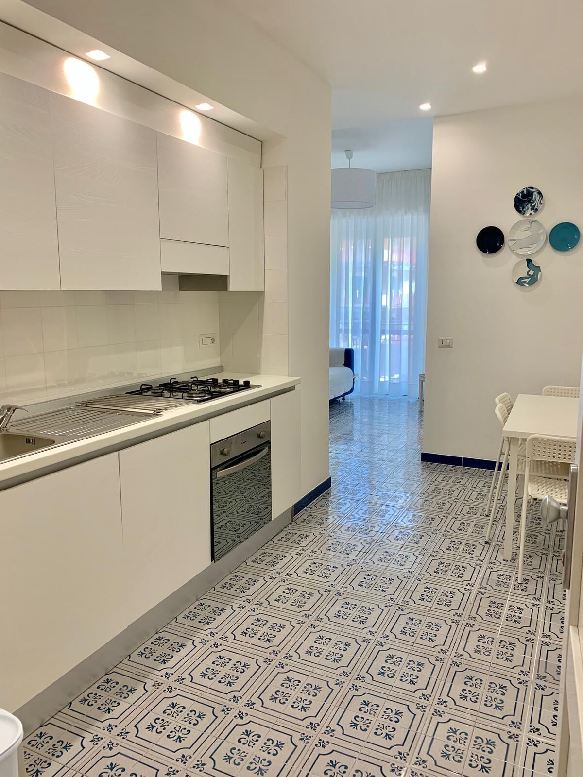 Réfrigérateur, four, plaque de cuisson, lave-vaisselle