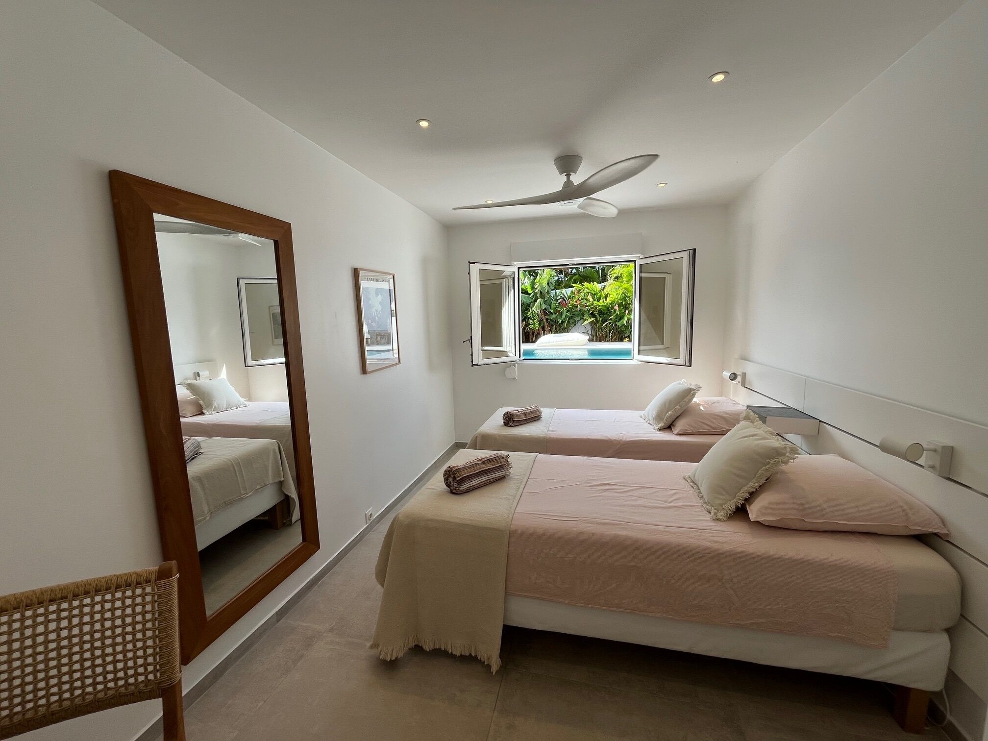 8 bedrooms, desk, travel cot, free WiFi