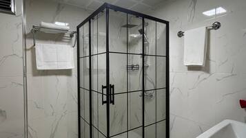 Shower, rainfall showerhead, free toiletries, hair dryer