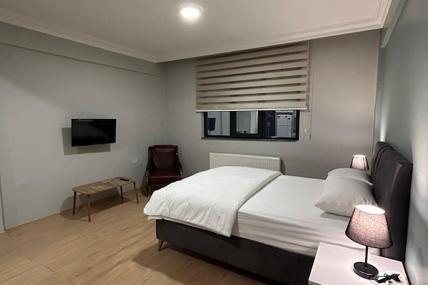 1 dormitorio, escritorio, espacio para trabajar con un portátil