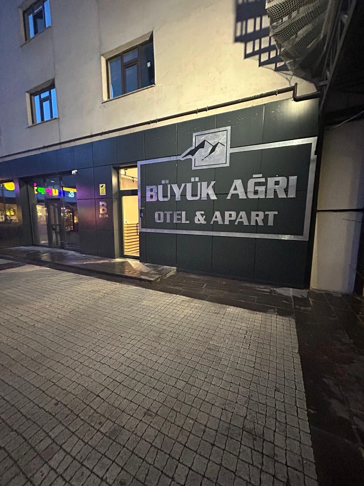 A building with a sign for 'BUYUK AGRI OTEL & APART' indicating a hotel and apartment complex.