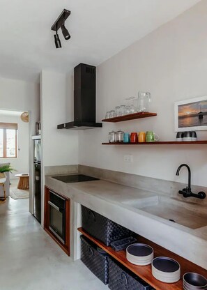 Fridge, microwave, oven, stovetop - Boutik Le Morne Holiday Apartments (Le Morne)