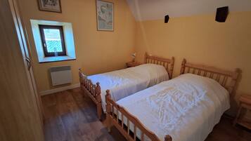 4 camere, ferro/asse da stiro, Wi-Fi gratuito