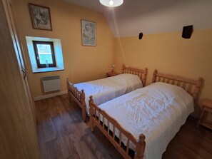 4 chambres, fer et planche à repasser, Wi-Fi gratuit