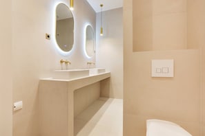 Apartment | Bathroom - Chic Apartment - 3br/8p - Le Marais (Paris)