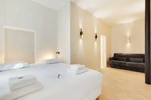 3 bedrooms, laptop workspace, iron/ironing board, bed sheets - Chic Apartment - 3br/8p - Le Marais (Paris)