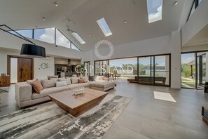 TV - Exceptional villa with heated pool and tropical garden (Grand Baie)