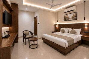 7 bedrooms, desk, iron/ironing board, WiFi (free) -  Atlas Inn Near to IGI Airport (Firoj)